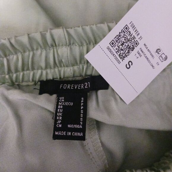 NEW Gorgeous Satin Mid-Rise Cargo Pants Size M Sage Green Joggers Elastic Waist - Picture 9 of 10